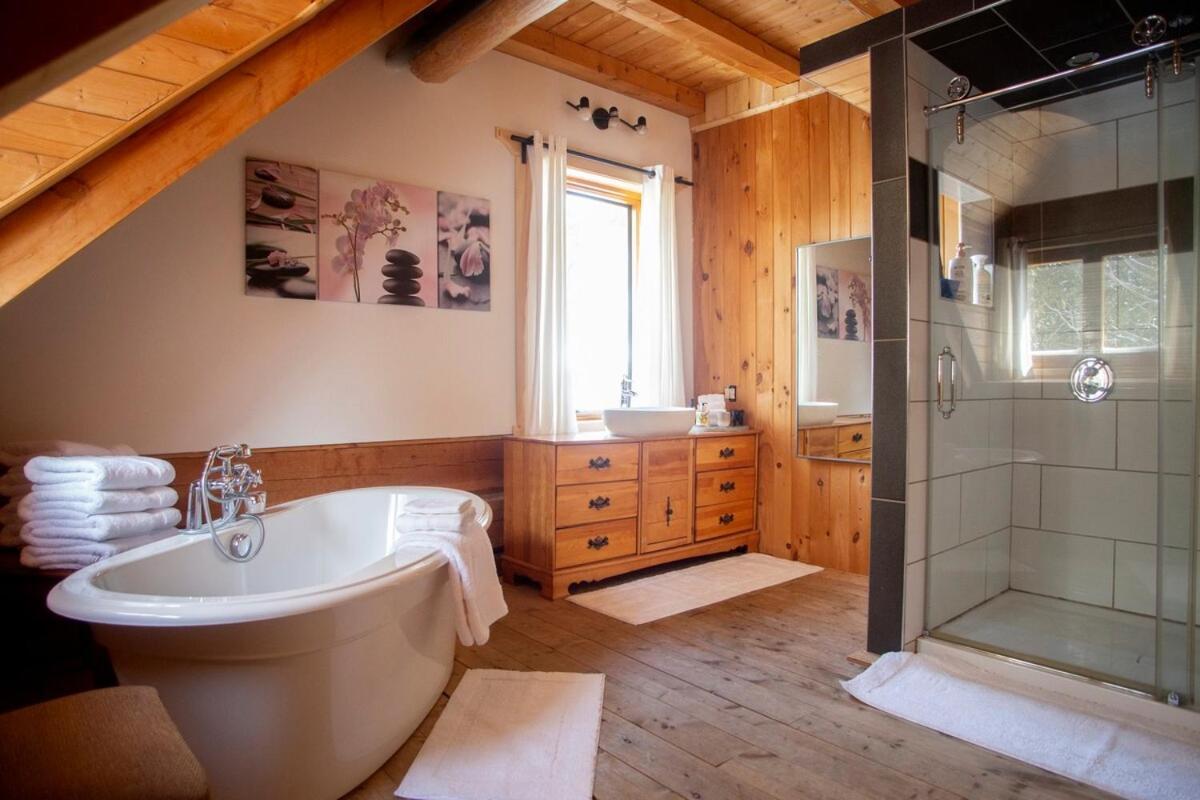 Hebergement "La Maison En Bois Rond" Sainte-Marie Номер фото