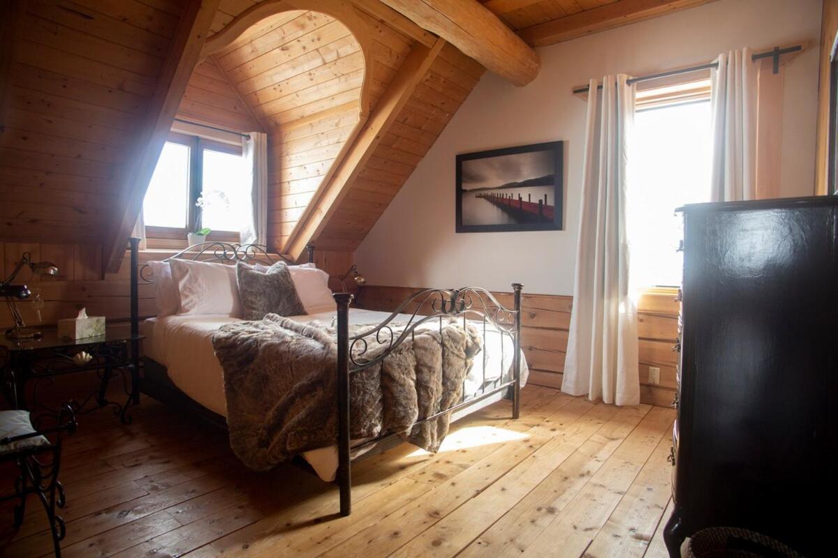 Hebergement "La Maison En Bois Rond" Sainte-Marie Номер фото