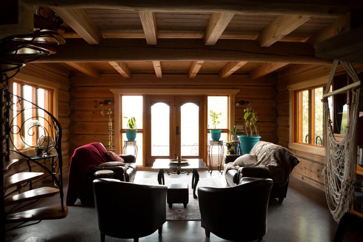 Hebergement "La Maison En Bois Rond" Sainte-Marie Номер фото